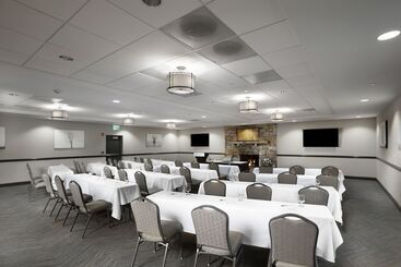 هتل Holiday Inn Asheville East Blue Ridge Pkwy, An Ihg