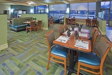 هتل Holiday Inn Binghamton Downtown Hawley Street, An Ihg
