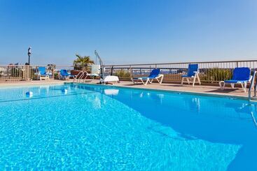 هتل Holiday Inn Charleston Riverview, An Ihg