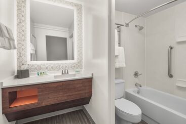 هتل Holiday Inn Charleston Riverview, An Ihg