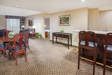 هتل Holiday Inn Cincinnati Eastgate, An Ihg