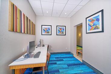 هتل Holiday Inn Express Charleston Civic Center, An Ihg