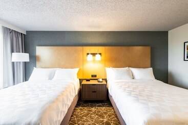 هتل Holiday Inn Newark International Airport