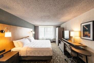 هتل Holiday Inn Newark International Airport