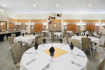 هتل Holiday Inn Riverton Convention Center, An Ihg