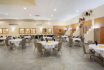 هتل Holiday Inn Riverton Convention Center, An Ihg