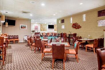 هتل Holiday Inn Roanoke   Tanglewood Route 419 & I 581, An Ihg