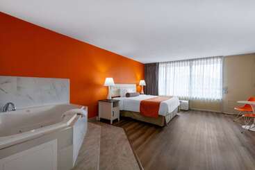 Howard Johnson Hotel & Conference Center By Wyndham Salem