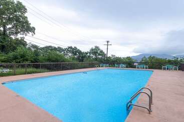 Howard Johnson Hotel & Conference Center By Wyndham Salem