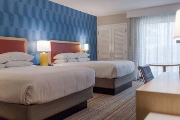 Howard Johnson By Wyndham Anaheim Hotel & Water Playground