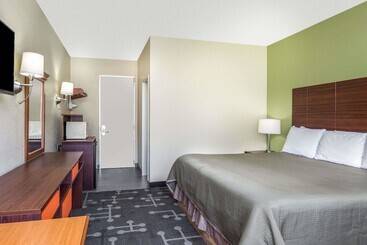 هتل Howard Johnson By Wyndham Athens