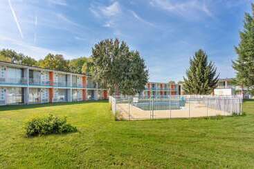 هتل Howard Johnson By Wyndham Harrisburg