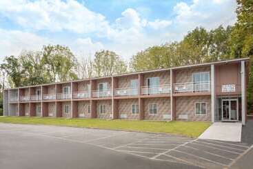 هتل Howard Johnson By Wyndham Harrisburg