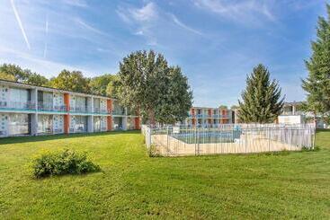 هتل Howard Johnson By Wyndham Harrisburg