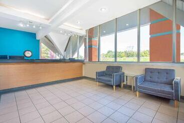 هتل Howard Johnson By Wyndham Harrisburg