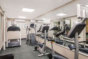 هتل Howard Johnson By Wyndham Middletown Newport Area