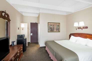 هتل Howard Johnson By Wyndham Middletown Newport Area