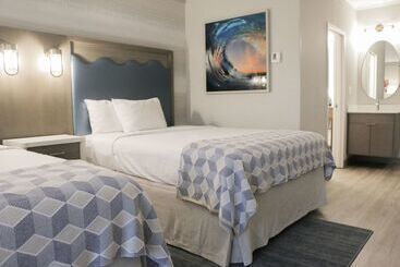 هتل Howard Johnson By Wyndham Middletown Newport Area