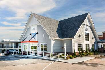 هتل Howard Johnson By Wyndham Middletown Newport Area