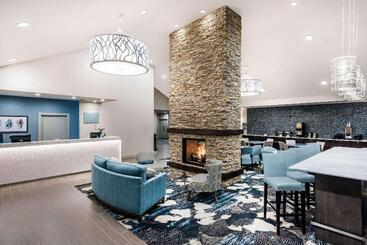 هتل Howard Johnson By Wyndham Middletown Newport Area