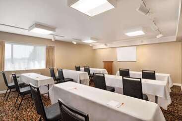 هتل Howard Johnson  By Wyndham South Portland