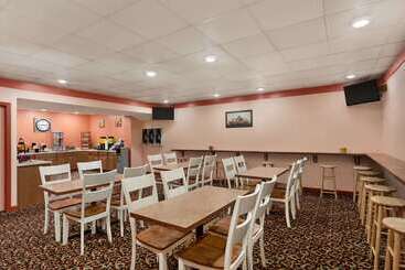هتل Howard Johnson  By Wyndham South Portland