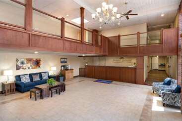 هتل Howard Johnson  By Wyndham South Portland