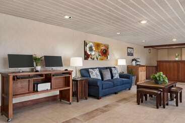 هتل Howard Johnson  By Wyndham South Portland