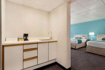 هتل Howard Johnson  By Wyndham South Portland