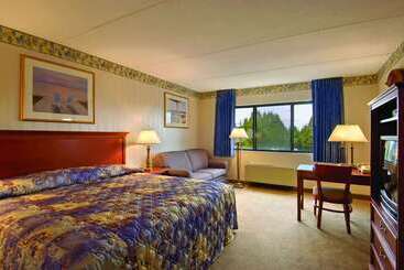 هتل Howard Johnson  By Wyndham South Portland