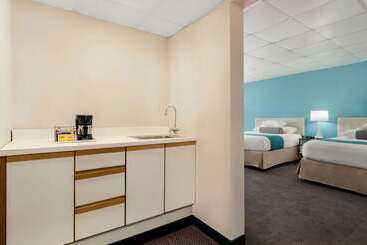 هتل Howard Johnson  By Wyndham South Portland