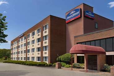 هتل Howard Johnson  By Wyndham South Portland
