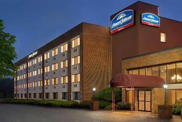 هتل Howard Johnson  By Wyndham South Portland