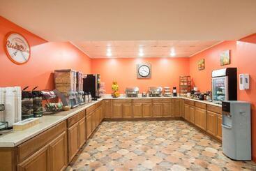 هتل Howard Johnson  By Wyndham South Portland