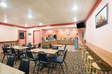 هتل Howard Johnson  By Wyndham South Portland