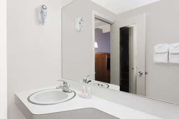 Howard Johnson By Wyndham Vero Beach / Downtown - Vero Beach