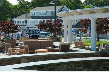 Отель Hyannis Harbor