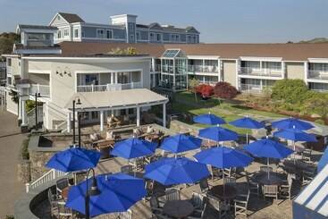 Отель Hyannis Harbor