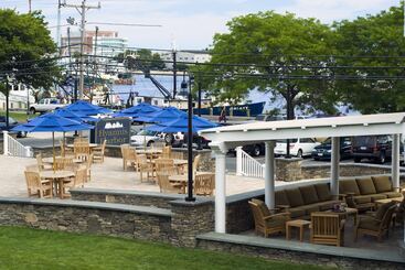 Отель Hyannis Harbor