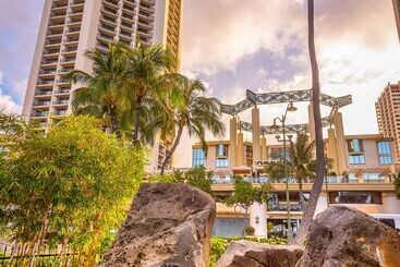 هتل Hyatt Regency Waikiki Beach Resort & Spa