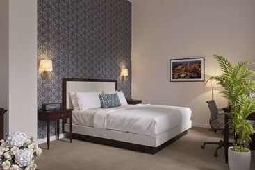 Independence Park Hotel, Premier Collection