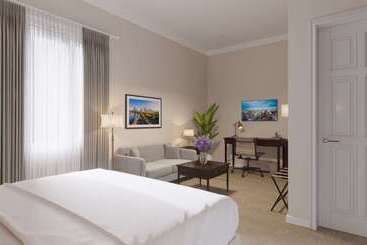 Independence Park Hotel, Premier Collection
