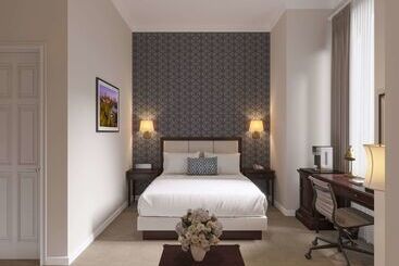 Independence Park Hotel, Premier Collection