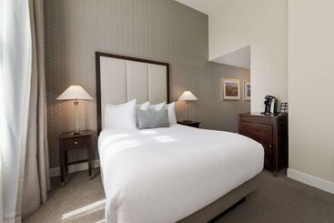 Independence Park Hotel, Premier Collection