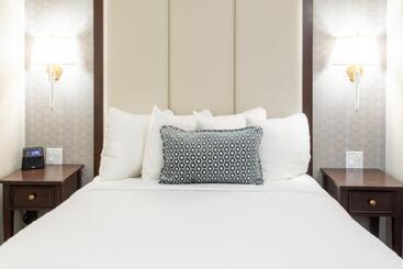 Independence Park Hotel, Premier Collection