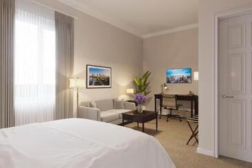 Independence Park Hotel, Premier Collection