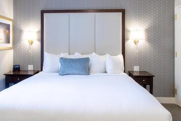 Independence Park Hotel, Premier Collection