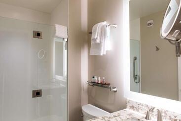 Independence Park Hotel, Premier Collection