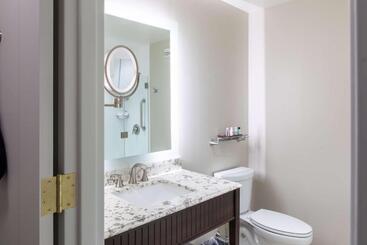 Independence Park Hotel, Premier Collection