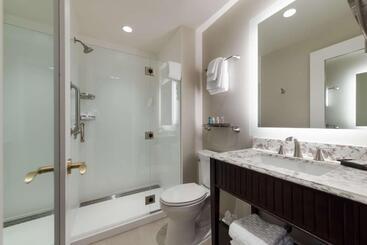 Independence Park Hotel, Premier Collection